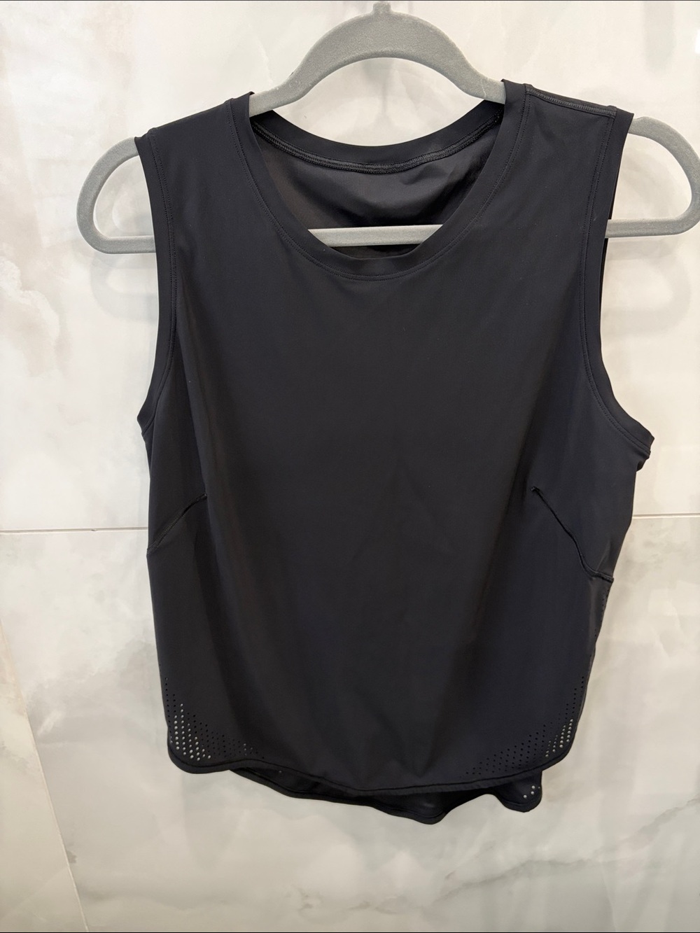 Lululemon high-neck split hem running tank top. Size 8.